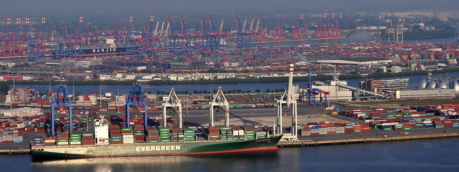 Sustainable ports. Container_Terminal_Tollerort_(Hamburg-Steinwerder)_Germany_(c)Ajepbah_2013_CC_Leaderboard