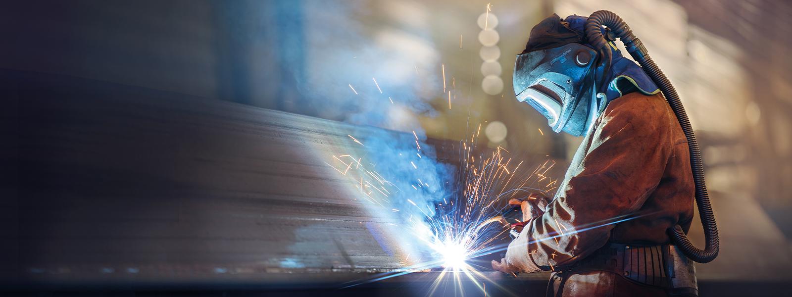 SmartSheetPiles_Welder_HD_© ArcelorMittal_Leaderboard