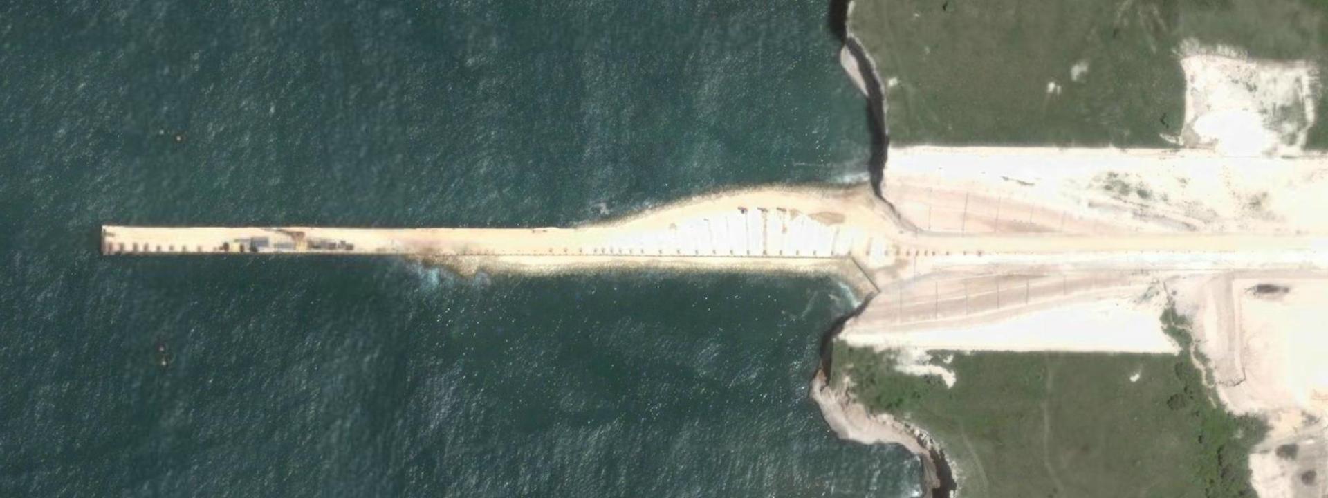 Spool base jetty in Dande, AO, 2007